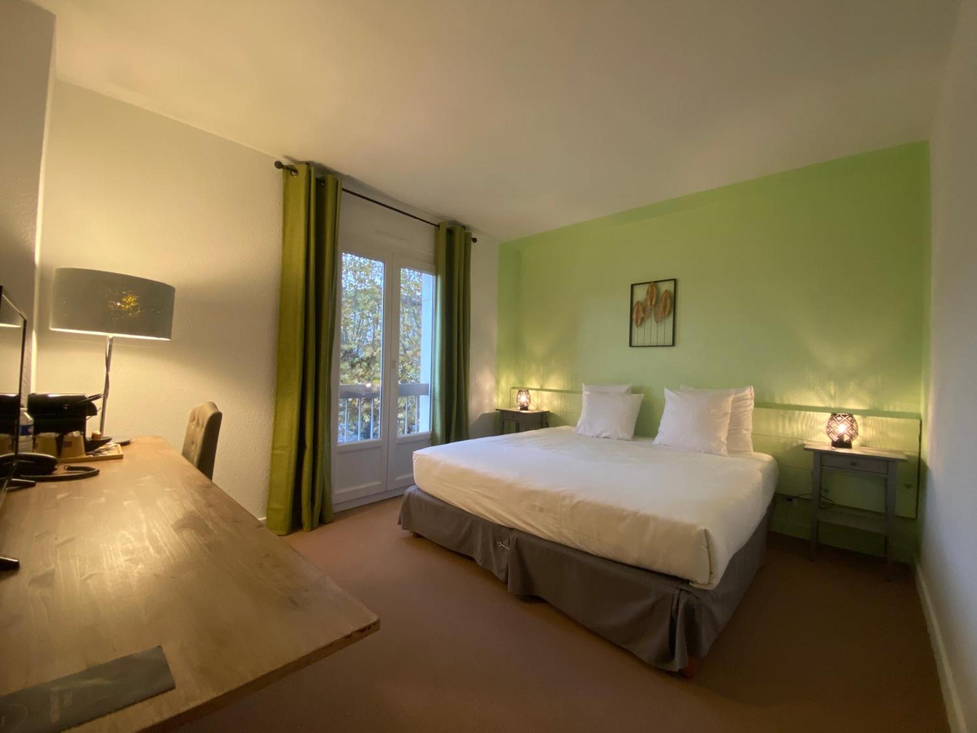Logis Hotel Medieval, Montelimar Nord Rochemaure Exterior photo